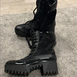 Rouge combat sexy / girly boot